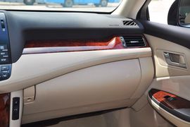 2012款丰田皇冠V6