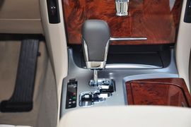 2012款丰田皇冠V6