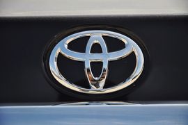 2012款丰田皇冠V6