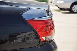 2012款丰田皇冠V6