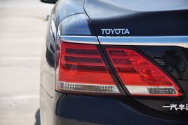 2012款丰田皇冠V6