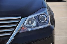 2012款丰田皇冠V6