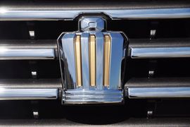 2012款丰田皇冠V6