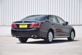 2012款丰田皇冠V6