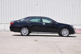 2012款丰田皇冠V6