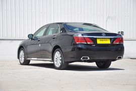 2012款丰田皇冠V6