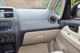 2012款铃木天语尚悦1.6L手动实用型