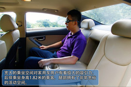 2012款北京现代朗动1.8L顶配试驾实拍
