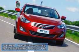 2012款北京现代朗动1.8L顶配试驾实拍