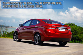 2012款北京现代朗动1.8L顶配试驾实拍