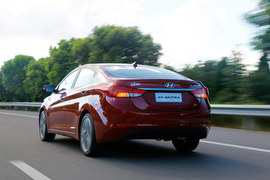 2012款北京现代朗动1.8L顶配试驾实拍