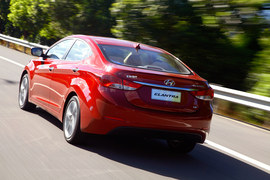 2012款北京现代朗动1.8L顶配试驾实拍