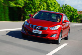 2012款北京现代朗动1.8L顶配试驾实拍