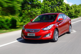 2012款北京现代朗动1.8L顶配试驾实拍