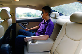 2012款北京现代朗动1.8L顶配试驾实拍