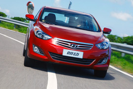 2012款北京现代朗动1.8L顶配试驾实拍