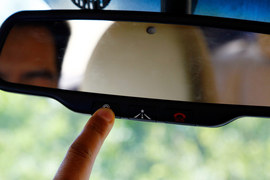 2012款北京现代朗动1.8L顶配试驾实拍