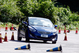 2012款北京现代朗动1.8L顶配试驾实拍