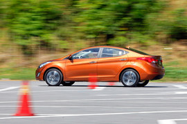 2012款北京现代朗动1.8L顶配试驾实拍