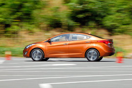 2012款北京现代朗动1.8L顶配试驾实拍