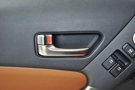 2012款现代劳恩斯酷派2.0T自动豪华版