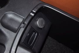 2012款现代劳恩斯酷派2.0T自动豪华版