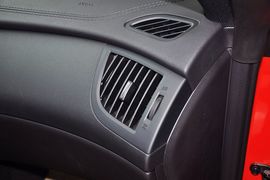 2012款现代劳恩斯酷派2.0T自动豪华版