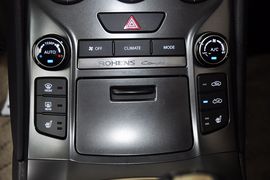 2012款现代劳恩斯酷派2.0T自动豪华版