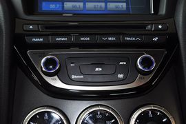 2012款现代劳恩斯酷派2.0T自动豪华版