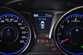 2012款现代劳恩斯酷派2.0T自动豪华版