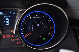 2012款现代劳恩斯酷派2.0T自动豪华版