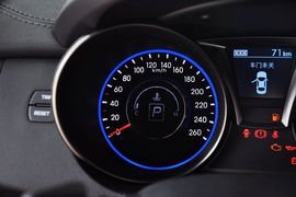 2012款现代劳恩斯酷派2.0T自动豪华版