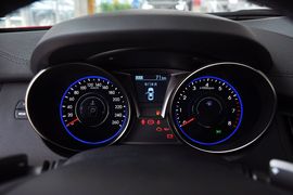 2012款现代劳恩斯酷派2.0T自动豪华版