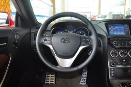 2012款现代劳恩斯酷派2.0T自动豪华版