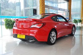 2012款现代劳恩斯酷派2.0T自动豪华版