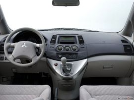2004款三菱Grandis