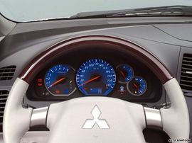 2004款三菱Grandis