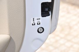 2012款陆风X8