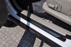 2012款陆风X8
