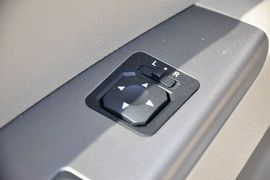 2012款陆风X8