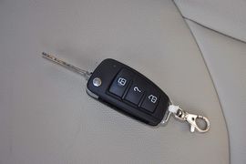 2012款陆风X8