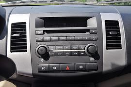 2012款陆风X8