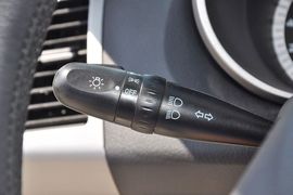 2012款陆风X8
