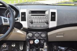 2012款陆风X8