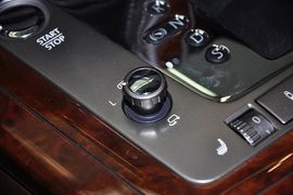 2012款大众辉腾3.0L行政型