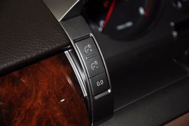 2012款大众辉腾3.0L行政型