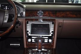 2012款大众辉腾3.0L行政型