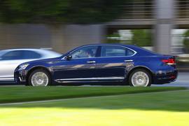 2013款雷克萨斯LS海外试驾实拍