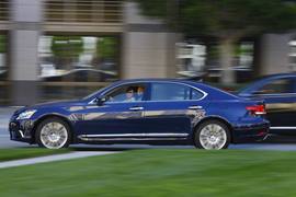 2013款雷克萨斯LS海外试驾实拍