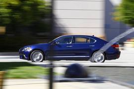 2013款雷克萨斯LS海外试驾实拍